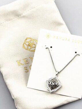 Kendra Scott necklace